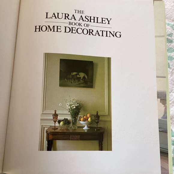 The Laura Ashley Book of Home Decorating - Vintage 1982-85 - Picture 4 of 11